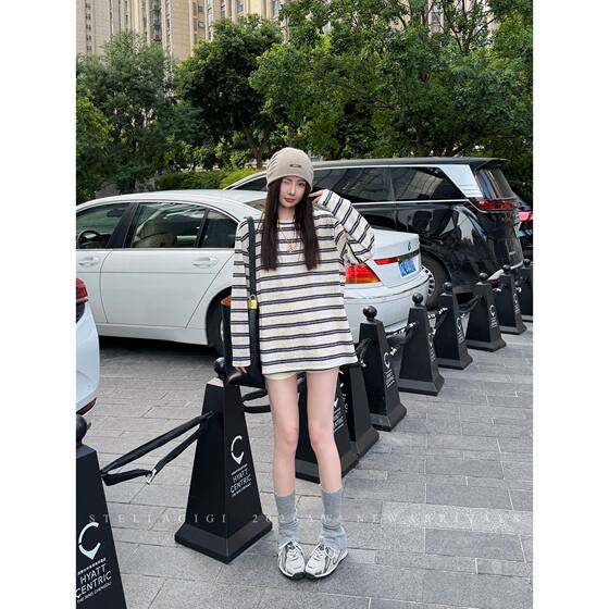 SG / 杨依姗 FW复古慵懒洋气撞色条纹叠穿打底圆领休闲长袖T恤女