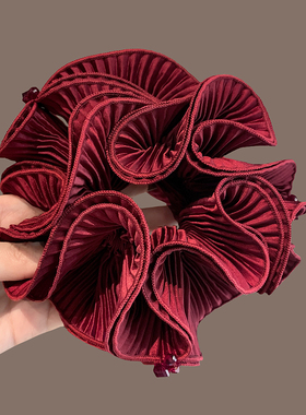 高端精致立体褶皱红色花苞肥肠圈