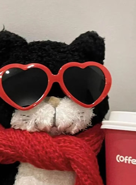 2025新款时髦爱心墨镜女明星同款遮阳防紫外线拍照百搭红心太阳镜