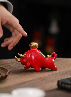 红色陶瓷牛摆件家居装饰品