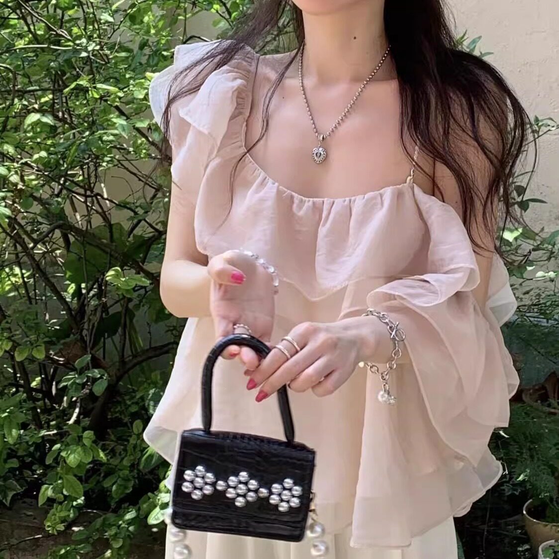 温柔杏仁茶~26夏设计感甜美宽松单边露肩荷叶领藕色上衣 仙仙衬衣
