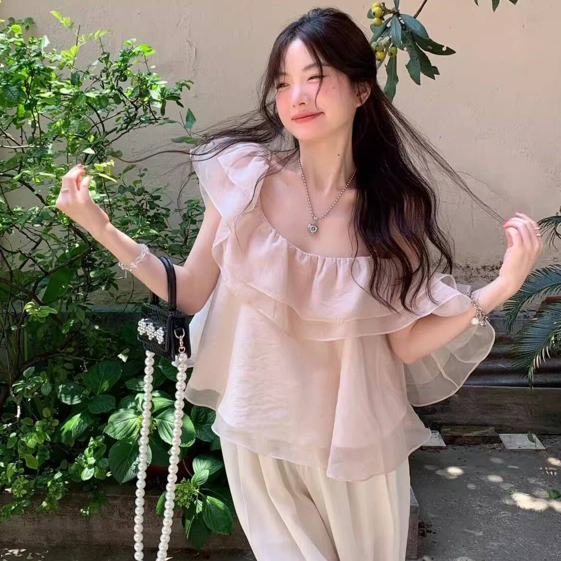 温柔杏仁茶~26夏设计感甜美宽松单边露肩荷叶领藕色上衣 仙仙衬衣