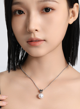 设计感H字母珍珠吊坠项链女甜酷