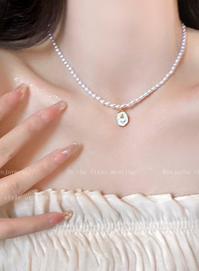 法式玫瑰花牌珍珠锁骨链女生轻奢高级感复古气质项链小众设计颈链