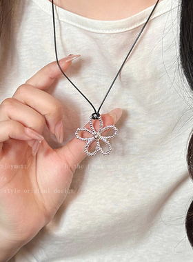 银色镂空花花黑绳项链女韩系小众设计长款锁骨链日常百搭简约配饰