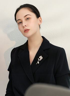 2026新款奢华马蹄莲胸针西装配饰