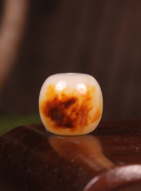 新疆和田玉籽料红沁皮老型珠