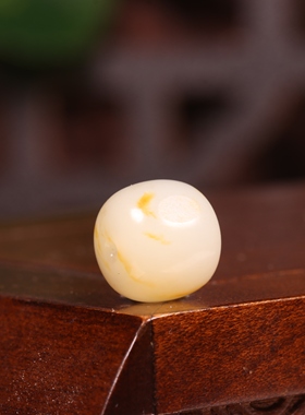 新疆和田玉籽料黄沁老型珠手串