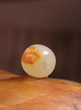 新疆和田玉籽料老型珠红皮珠子