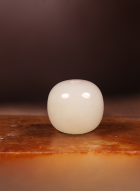 新疆和田玉籽料红皮白肉单珠手串