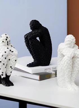 现代简约创意马赛克人摆件样板房客厅电视柜办公室桌面软装饰品人