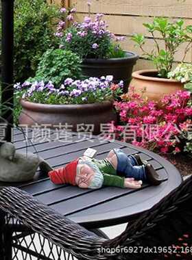 新款户外花园醉酒侏儒雕像趴地