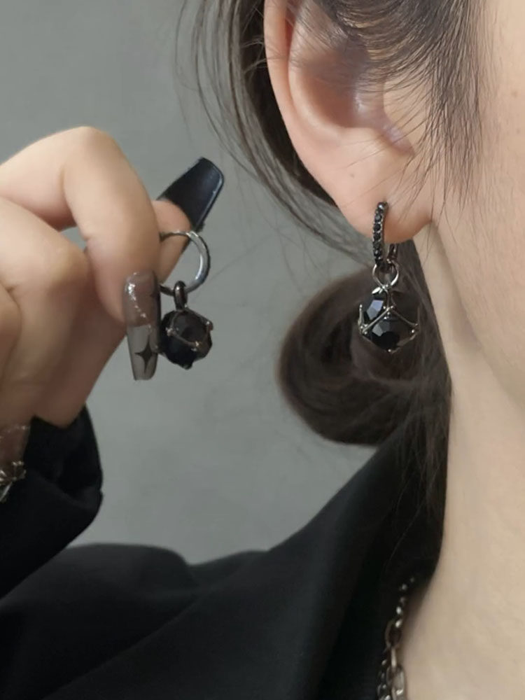 黑色锆石球球吊坠耳扣女2023年新款潮气质百搭高级感网红耳环耳饰,淘宝优惠券,粉丝福利购,淘宝优惠卷