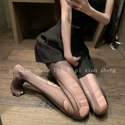 Мистер Брат может разорвать флиртовую руку, разорвавшую ультра -типичные одноразовые чулки и сделать сексуальную сеть сети рыбной сети.