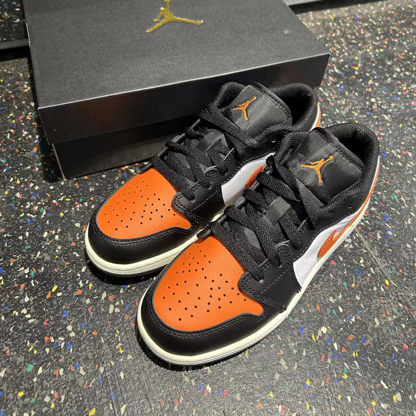 Nike/耐克Jordan1女子低帮防滑耐磨运动休闲篮球鞋GS款553560-081,淘宝优惠券,粉丝福利购,淘宝优惠卷
