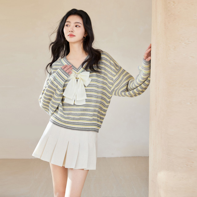 Qiushui Yiren Ole bow striped sweater women's temperament V-neck long-sleeved sweater autumn slimming outfit