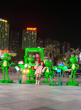 户外卡通青蛙玻璃钢牛蛙雕塑商场美陈餐厅门口网红打卡装饰大摆件