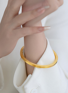 周家网红同款筷子手镯 小众高级感拉丝钉砂素圈手镯沙金手