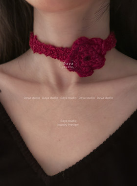 “西里小姐”浪漫酒红玫瑰项圈