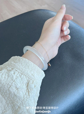 冰透高冰玛瑙手镯女天然玉髓镯子冰种白月光玉手镯女款白月光玉镯