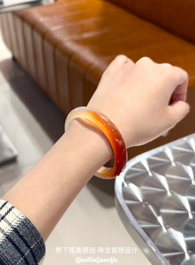 一口糖玛瑙手镯高冰种玉髓手镯女款正品马达加斯加马料香槟金送礼