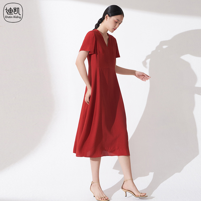 迪凯女装夏季复古国风肌理感面料红色v领性感改良式旗袍连衣裙-图0