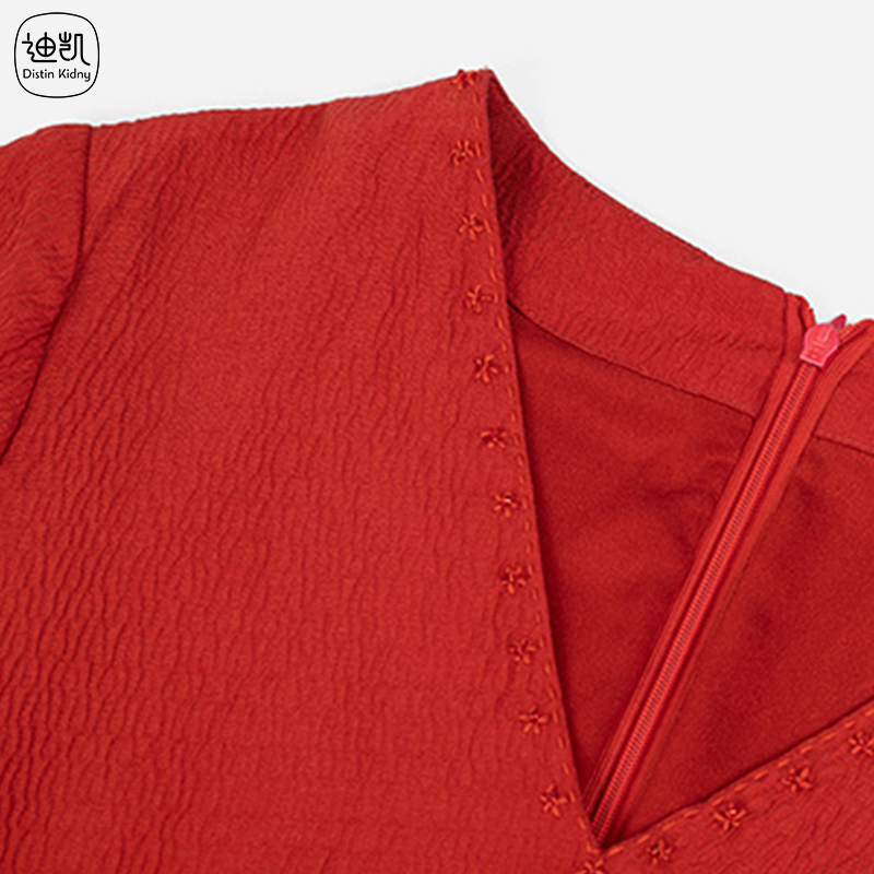 迪凯女装夏季复古国风肌理感面料红色v领性感改良式旗袍连衣裙-图2