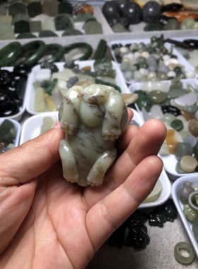 天然和田玉新疆若羌黄口飘糖手工貔貅手把件包挂茶宠摆件只进不出