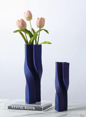 现简约蓝色扭曲异形克莱茵蓝树脂花器花摆件家居样板间装饰品