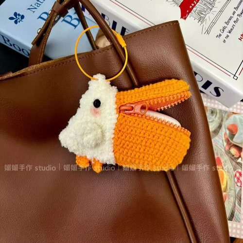 手工自制可爱鹈鹕挂件耳机零钱包DIY编织材料包成品毛线钩针礼物 - 图1