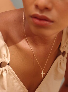 FETTERO简约金色光面十字架项链男女同款时尚潮流锁骨链高级礼物