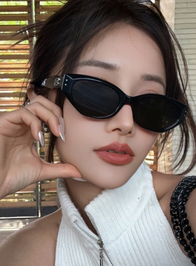 复古猫眼小脸墨镜女2026新高级感ins黑色框防晒太阳眼镜方圆脸潮