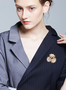 礼节创意小雏菊胸针防走光服饰