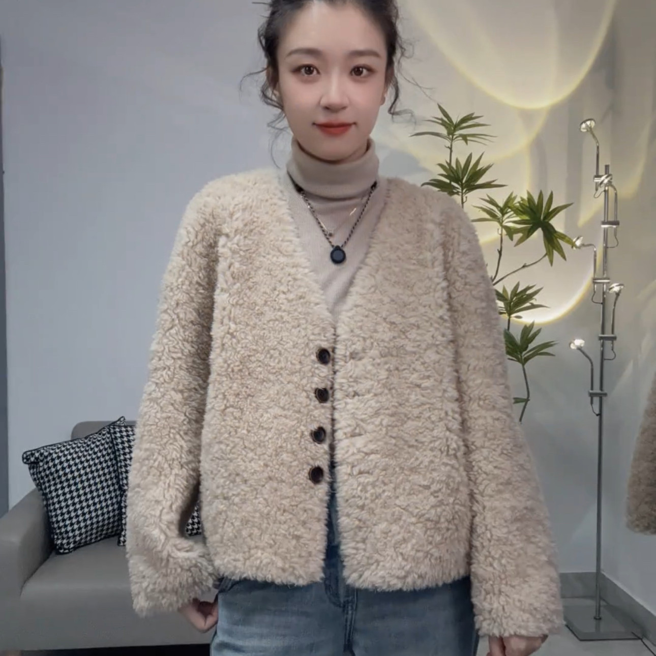 秋冬皮毛一体短款V领加厚皮草羊剪绒外套女轻奢气质休闲减龄上衣,淘宝优惠券,粉丝福利购,淘宝优惠卷