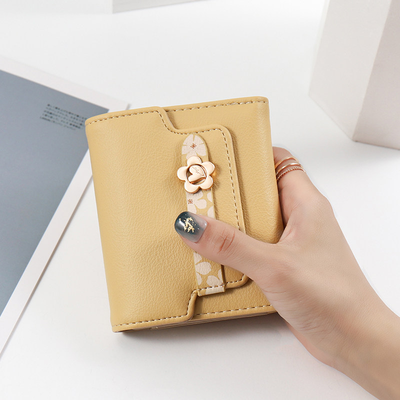 新款2022网红短款折叠女心小钱包 步跃伦钱包