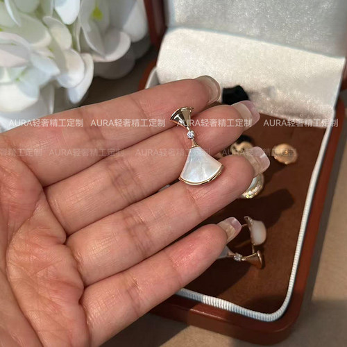 AURA轻奢小裙子耳环18K金扇形耳钉天然白贝母红玉髓高级扇子耳坠 - 图2