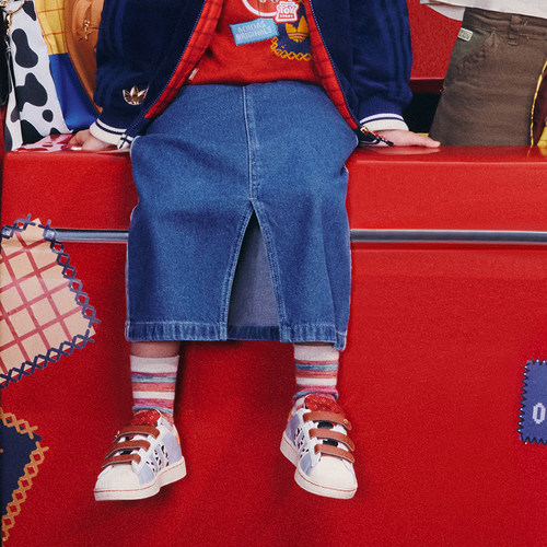 阿迪达斯儿童鞋男女小童迪士尼联名26新年款贝壳头运动板鞋KK4471 - 图2