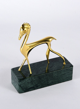 现代北欧长颈鹿装饰品家居电视酒柜抽象摆设样板房简约轻奢马摆件