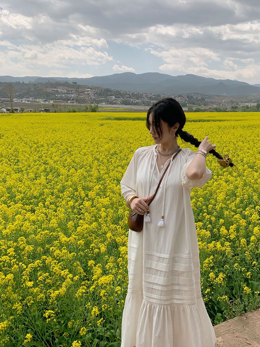 任小艺度假风V领灯笼连衣裙女夏季新款设计感小众宽松茧型长裙子 - 图1