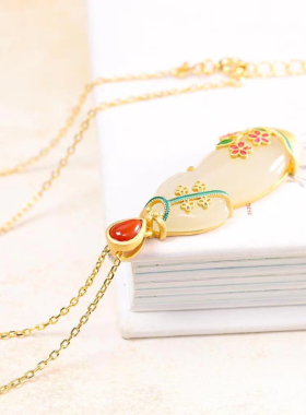 新中式个性时尚复古原创设计白色石镶嵌古法厚金旗袍吊坠项链女款