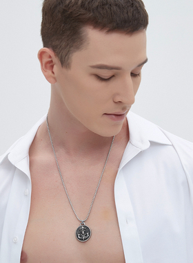 欧美圆牌鸢尾花复古钛钢项链男女通用设计感不掉色高级时尚饰品