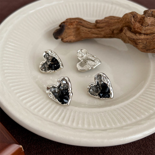 简约爱心蚊香盘耳夹女轻奢气质耳环无耳洞2025新款爆款高级感耳饰 - 图1