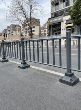 新款市政道路护栏施工人行道路隔离防护栏城市公路道路交通安全防