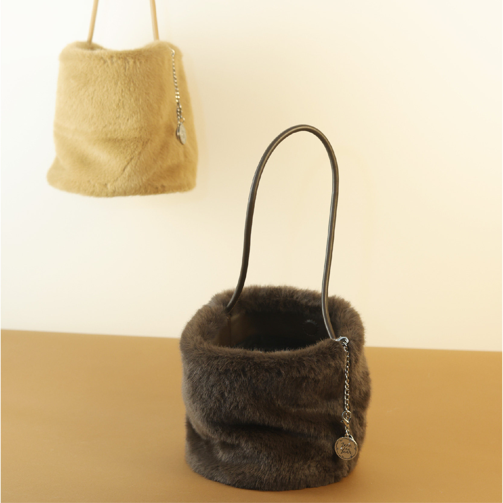BeanAndBean毛绒手提包 单肩秋冬女通勤旅行毛茸茸高级 - 图1