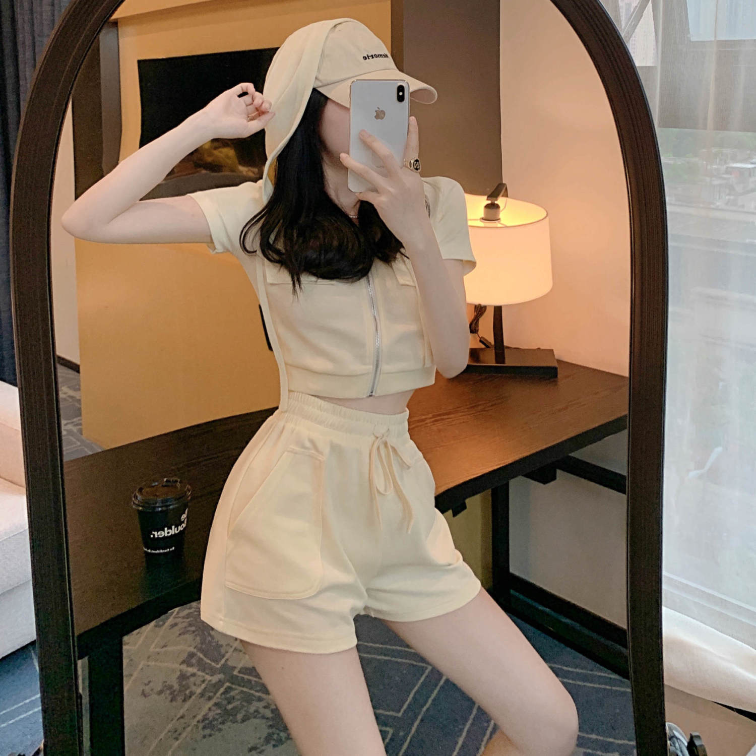 休闲套装女夏季2025新款时尚流行爆款开衫短款上衣运动短裤两件套 - 图2