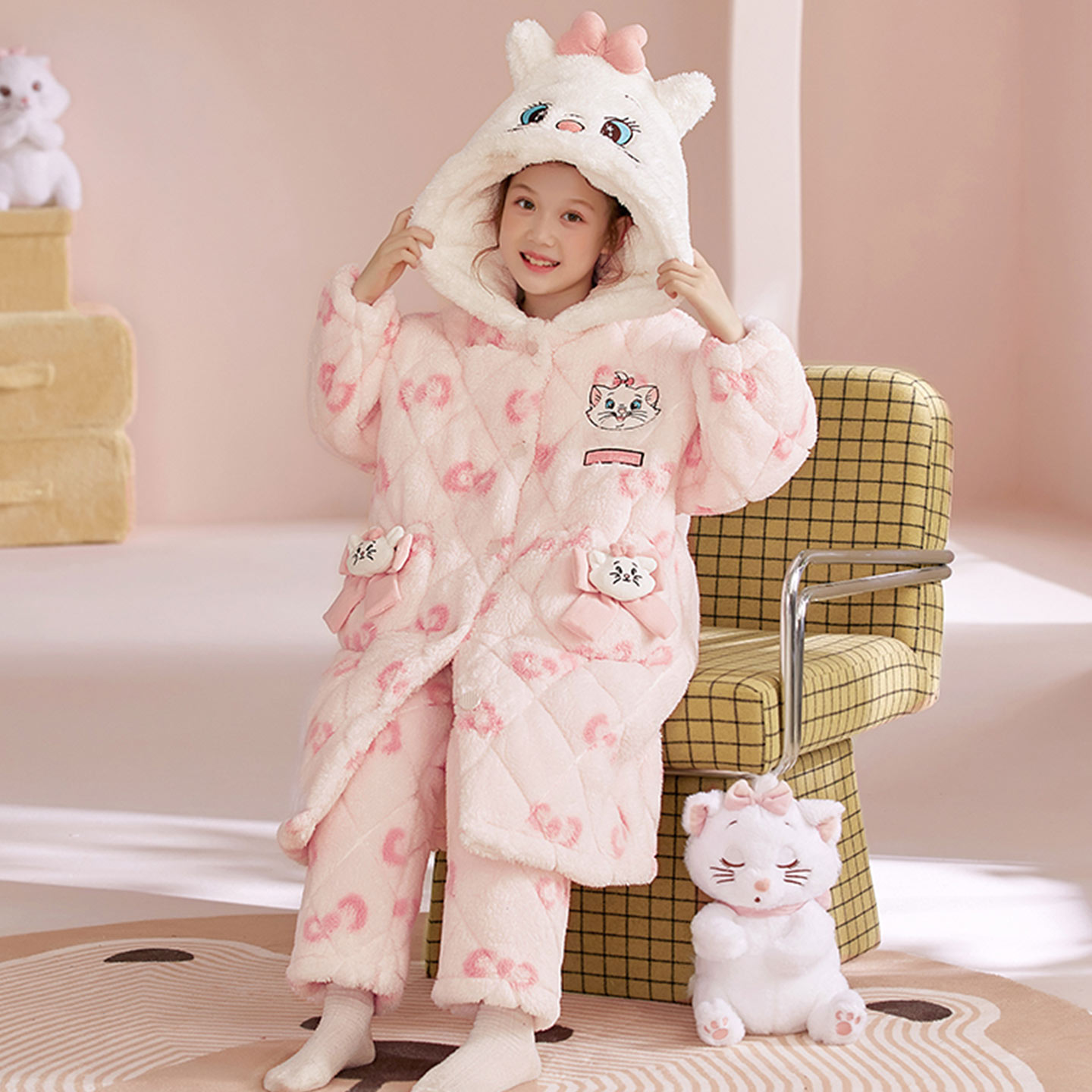 女童珊瑚绒睡衣加厚冬季大童三层夹棉卡皮巴拉儿童睡袍家居服套装 - 图2