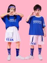 Children cheerleader performed to serve male and female hip-hop jazz dance and primary school students Games cheerleading street dance performance