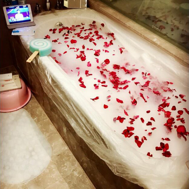 玫瑰花瓣泡澡1000克包邮泡澡花瓣泡脚玫瑰干花瓣纯牛奶足浴spa馆
