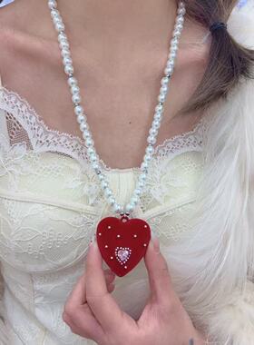 红色植绒爱心镶锆珍珠长款项链女小众设计感复古甜酷桃心毛衣链女