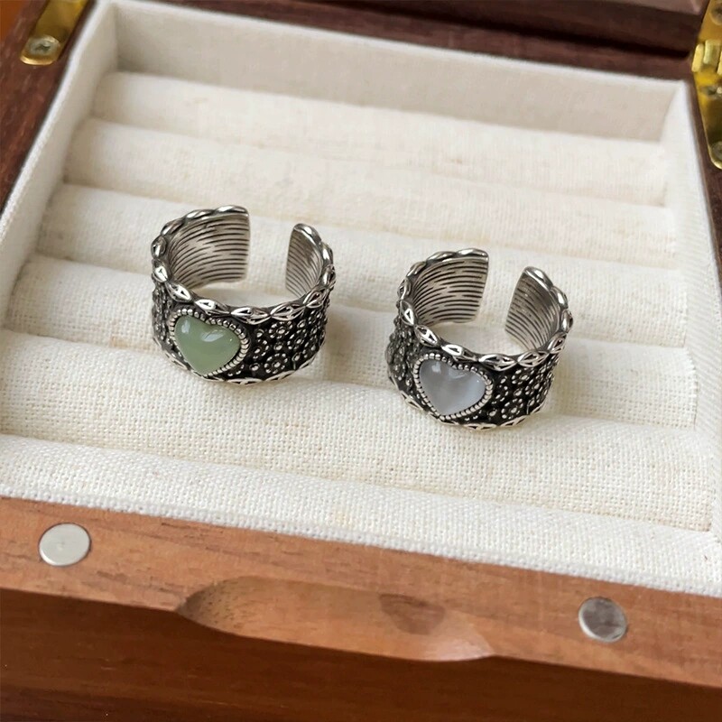 Retro palace style old white moonlight love silver ring
